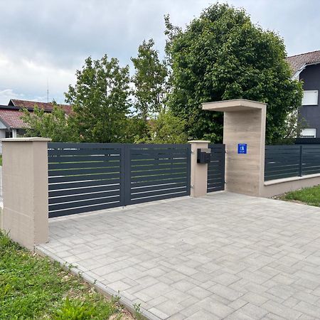 Kod Dide - Entry With Pin 0-24H Apartment สลาวอนสกีบรอด ภายนอก รูปภาพ